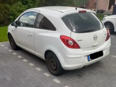 Usata Opel Corsa 69 CV (50 kW) 2011 Bianco Utilitaria