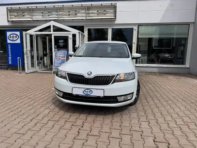 Gebraucht Skoda Rapid Joy 90 PS (66 kW) 2016 Weiß Kleinwagen