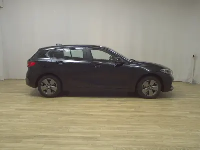 Second-hand BMW 118 Advantage 150 CP (110 kW) 2023 Negru Hatchback