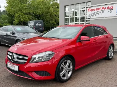 Gebraucht Mercedes A180 Urban 122 PS (89 kW) 2015 Rot Limousine