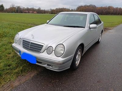 Mercedes E200