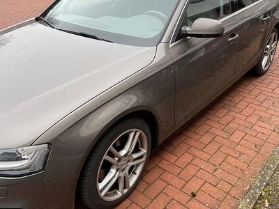 Grau Gebraucht 2013 Audi A4 Kombi | 10.000 € (Etwas zu teuer)