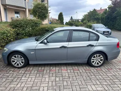 Gebraucht BMW 318 Basis 129 PS (94 kW) 2005 Schwarz Limousine