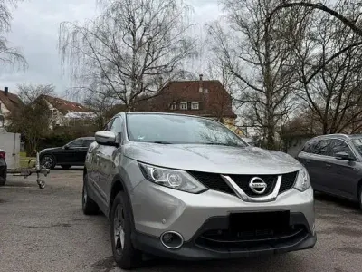 Gebraucht Nissan Qashqai Acenta 116 PS (85 kW) 2015 Grau SUV