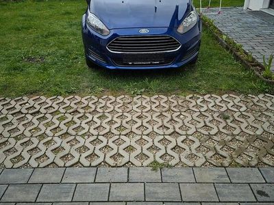 Gebraucht Ford Fiesta 80 PS (58 kW) 2014 Blau Kleinwagen