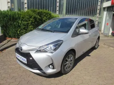 Gebraucht Toyota Yaris Team 111 PS (81 kW) 2018 Silber Limousine