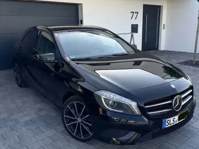 Gebraucht Mercedes A180 Style 122 PS (89 kW) 2015 Schwarz Limousine