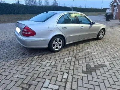 Gebraucht Mercedes E320 Avantgarde 204 PS (150 kW) 2004 Silber Limousine
