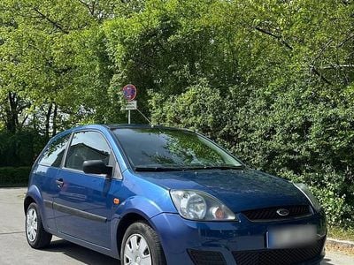Usata Ford Fiesta 69 CV (50 kW) 2007 Blu Utilitaria