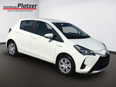Gebraucht Toyota Yaris Hybrid Comfort 101 PS (74 kW) 2017 Pure) white ii (weiss Kleinwagen