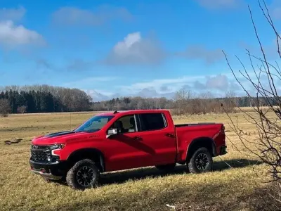 Neu Chevrolet Silverado 426 PS (313 kW) 2026 G7c red SUV