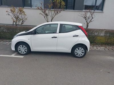 Second-hand Toyota Aygo 72 CP (52 kW) 2020 Alb Hatchback