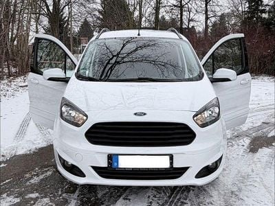 Weiß Gebraucht 2017 Ford Tourneo Courier Ambiente Van / Kleinbus | 8.190 € (Fairer Preis)