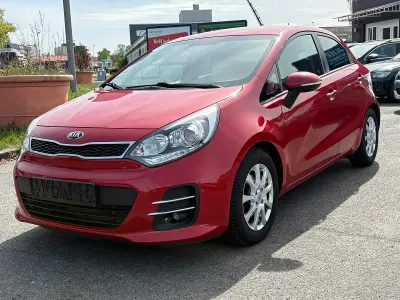Usata Kia Rio DREAM-TEAM Edition 75 CV (55 kW) 2015 Rosso Utilitaria