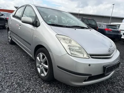 Gebraucht Toyota Prius Executive 77 PS (56 kW) 2005 Silber Kleinwagen