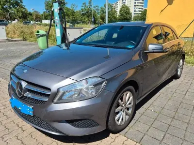 Gebraucht Mercedes A180 109 PS (80 kW) 2013 Grau Kleinwagen