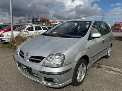 Nissan Almera Tino