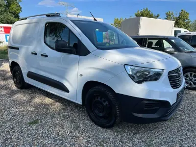 Gebraucht Opel Combo Edition 131 PS (96 kW) 2022 White jade Van / Kleinbus