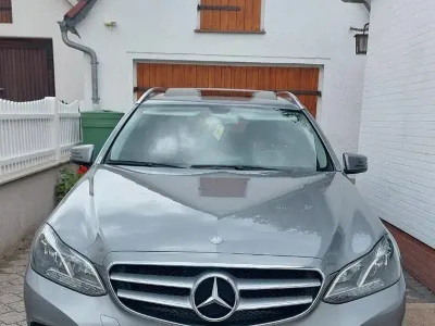 Używany Mercedes E220 Avantgarde 170 KM (125 kW) 2014 Szary Kombi