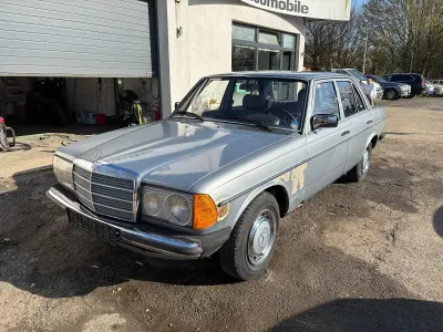 Brugt Mercedes 200 109 HK (80 kW) 1981 Blå Sedan