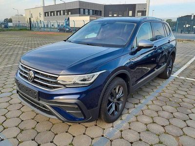 Begagnad VW Tiguan Allspace Life 150 HK (110 kW) 2024 Blå SUV