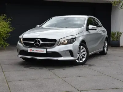 Używany Mercedes A180 122 KM (89 kW) 2016 Srebrny Sedan/Limuzyna