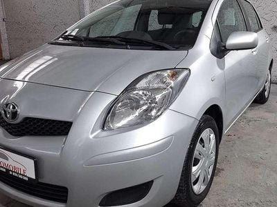 Gebraucht Toyota Yaris Cool 69 PS (50 kW) 2011 Silver mica metallic Kleinwagen