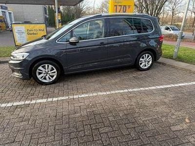 Second-hand VW Touran Highline 150 CP (110 kW) 2021 Gri Monovolum
