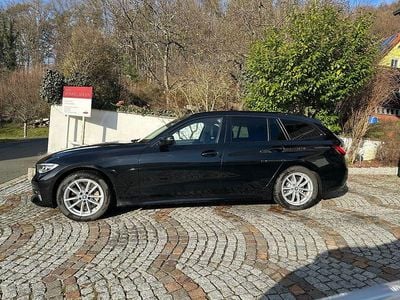 Gebraucht BMW 330 Sport Line 286 PS (210 kW) 2021 Schwarz Kombi