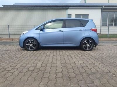 Blau Gebraucht 2012 Toyota Verso-S Club Van / Kleinbus | 9.350 € (Teuer)