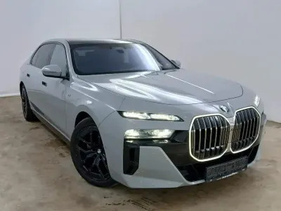 Gebraucht BMW 740 M Sport 286 PS (210 kW) 2023 Brooklyn grau Limousine