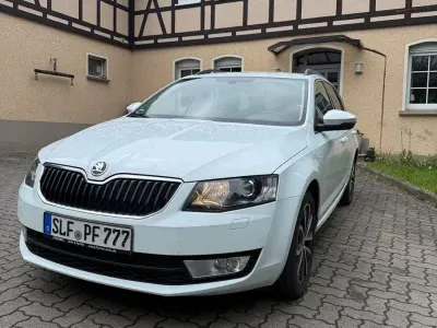Gebraucht Skoda Octavia 150 PS (110 kW) 2015 Weiß Kombi