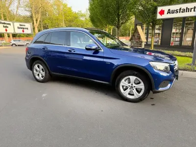 Używany Mercedes GLC350 320 KM (235 kW) 2018 Niebieski SUV