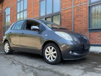 Gebraucht Toyota Yaris 69 PS (50 kW) 2008 Grau Kleinwagen