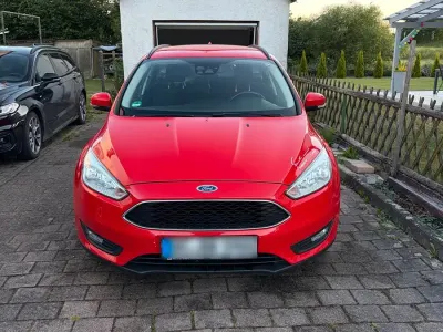 Gebraucht Ford Focus 105 PS (77 kW) 2017 Rot Kombi