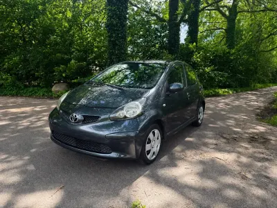 Gebraucht Toyota Aygo 68 PS (50 kW) 2007 Grau Kleinwagen