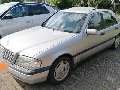 Gebraucht Mercedes C180 122 PS (89 kW) 1994 Silber Limousine