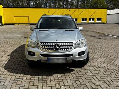 Usata Mercedes ML320 224 CV (164 kW) 2006 Argento SUV