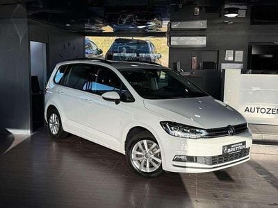 Weiß Gebraucht 2019 VW Touran Comfortline Van / Kleinbus | 23.900 € (Fairer Preis)