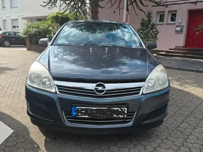Gebraucht Opel Astra 90 PS (66 kW) 2009 Limousine