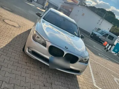 Gebraucht BMW 740 326 PS (239 kW) 2009 Silber Limousine