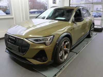 Usata Audi e-tron Ambiente 369 kW (503 CV) 2022 Verde SUV