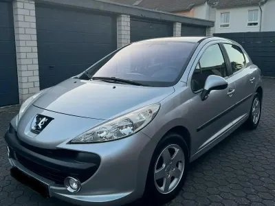 Gebraucht Peugeot 207 95 PS (69 kW) 2009 Grau Kleinwagen