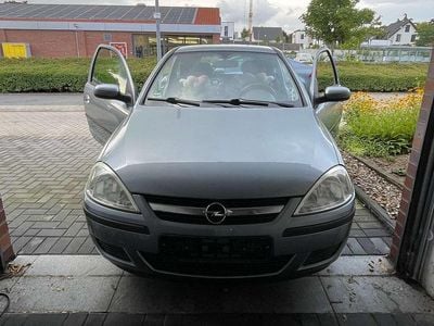 Silber Gebraucht 2004 Opel Corsa Enjoy Limousine | 2.800 € (Teuer)