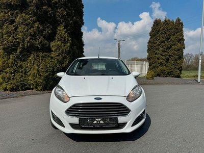 Begagnad Ford Fiesta Trend 101 HK (74 kW) 2015 Vit Halvkombi