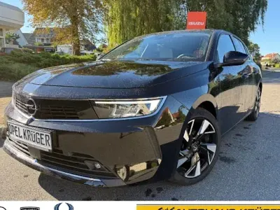 Gebraucht Opel Astra Elegance 131 PS (96 kW) 2022 Diamant schwarz/karbon schwarz (metallic) Kleinwagen