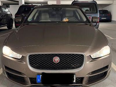 Gebraucht Jaguar XE Prestige 180 PS (132 kW) 2015 Andere farben Limousine