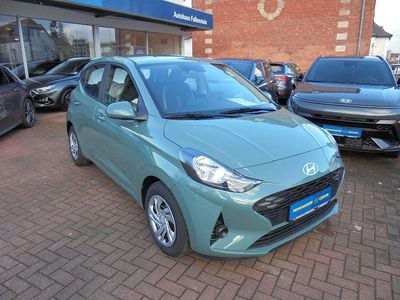 Grün Neu 2026 Hyundai i10 Comfort Kleinwagen | 18.590 € (Fairer Preis)
