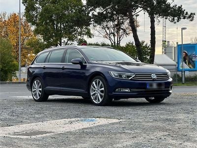 Gebraucht VW Passat Comfortline 120 PS (88 kW) 2017 Blau Kombi