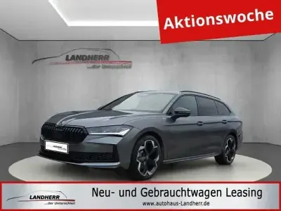Neu Skoda Superb SportLine 193 PS (141 kW) 2025 Graphite grau Kombi